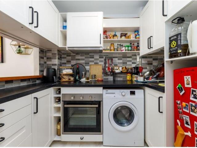 Tercer piso sin ascensor totalmente reformado de una habitación doble