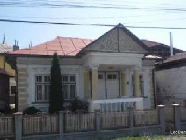 Teren 143 mp si casa, Pietrosita, Dambovita