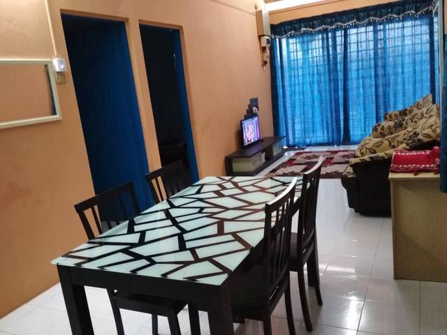 Teres 15 tingkat Impiana adril depan padang untuk DIJUAL