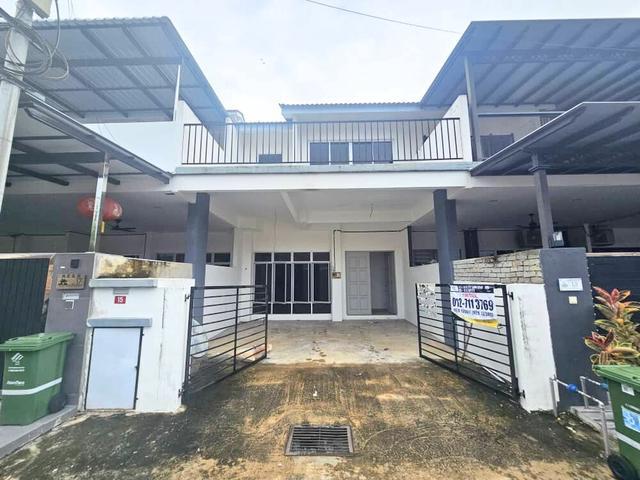 Teres 2 Tingkat Basic Unit Di Taman Mawar IndahTriangPahang