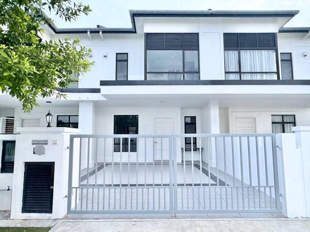 Teres 2 Tingkat Graham Garden Eco Grandeur Puncak Alam Facing Open