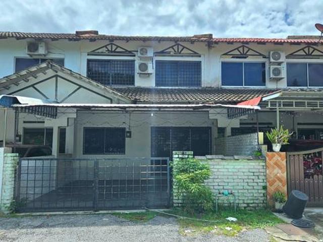 Teres 2 Tingkat Depan Padang Di Taman Bertuah Ipoh Untuk Dijual