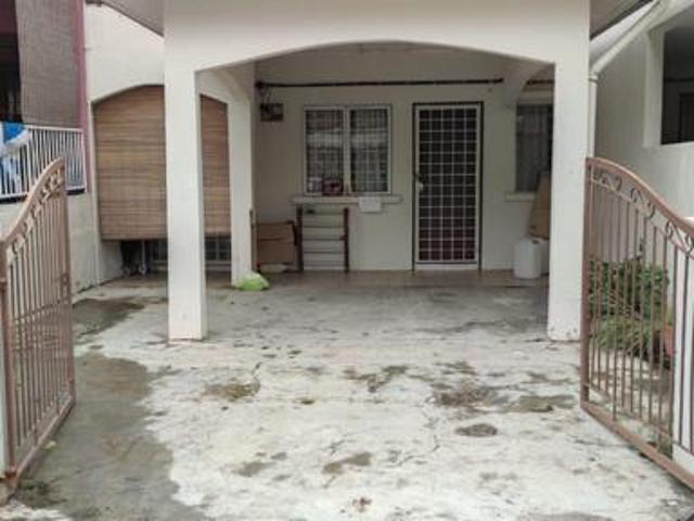 Teres 2 tingkat di Taman Mawar 2 Bandar Baru Salak Tinggi Sepang