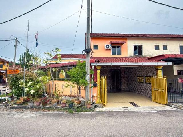 Teres 2 Tingkat di Taman Sri Nilam Tangkak Johor Corner Lot