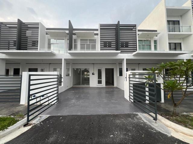 Teres 2 Tingkat Taman Desa Anugerah Sepang Basic unit