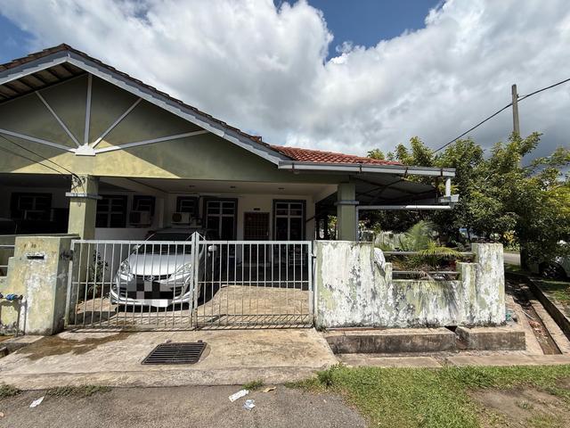 Teres cornerlot di Banggol indah Kemaman