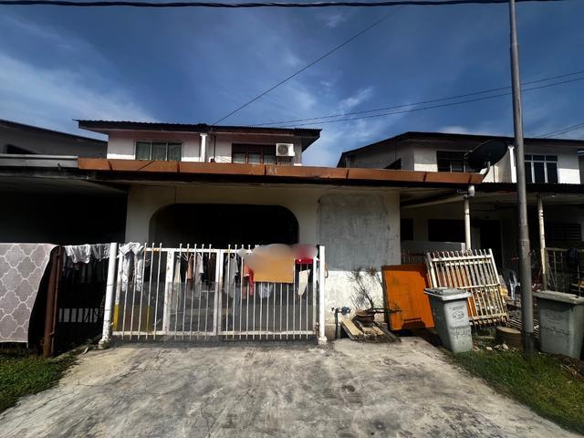 Teres Dua Tingkat Tanah Putih Baru