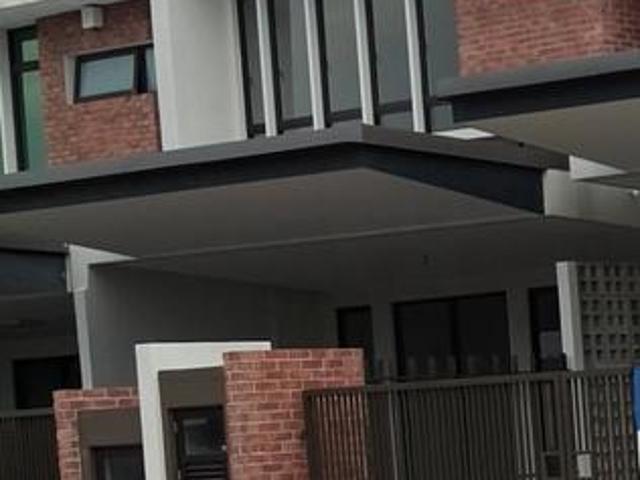 Teres Dua tingkat denai untuk disewa fully furnished elmina