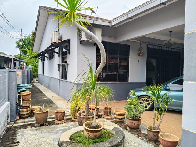 Teres end lot di Bukit Katil fully renovated