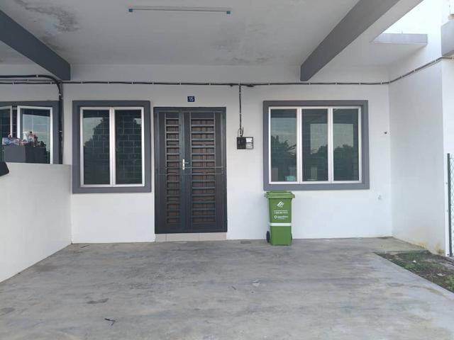 TERES EXTRA TANAH BELAKANG Taman Pulai Mutiara 3 Bilik