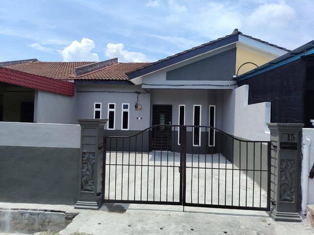 Teres setingkat depan padang cantik taman raia simpang pulai