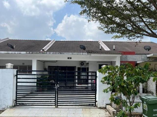 Teres Setingkat di Azalea Kotasas Kuantan