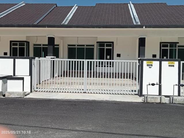 Teres Setingkat di Belakang Asrama SekKebBadrol Alam Shah Kemasik