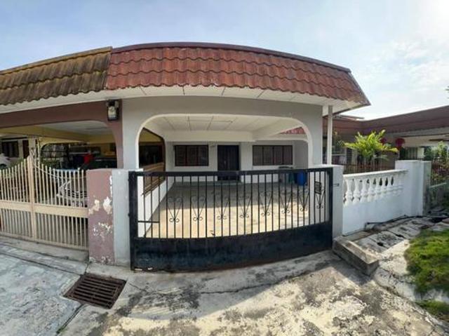 Teres setingkat fi Ayer Keroh Height Melaka