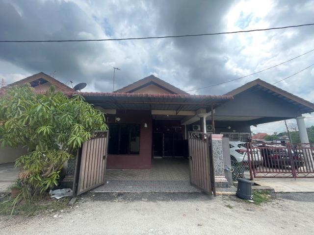 Teres Setingkat Kg Tempurung Bukit Mentok Kemaman RUMAH SUPER LUAS