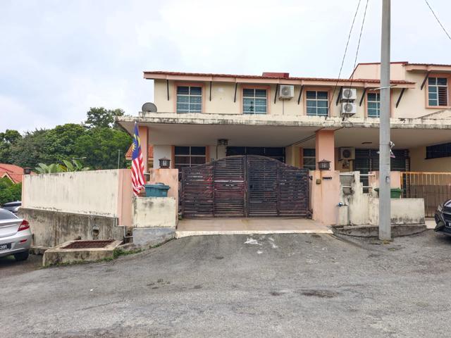 Teres setingkat setengah Corner lot taman psj sg karang damai