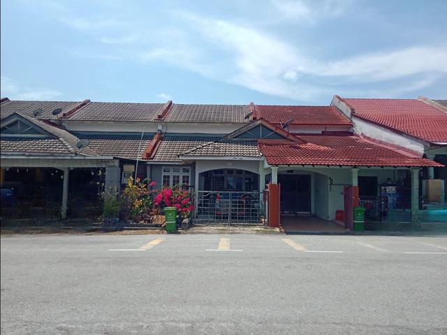 Teres setingkat setengah di Indera Mahkota 2