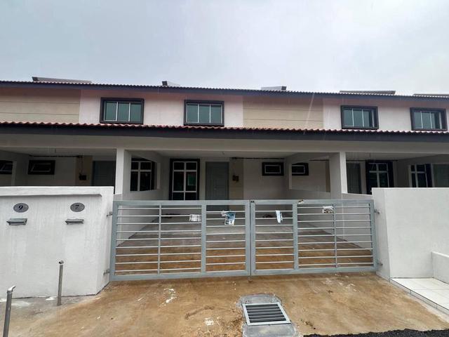 TERES SETINGKAT SETENGAH KEMPADANG BAY Kuantan Pahang