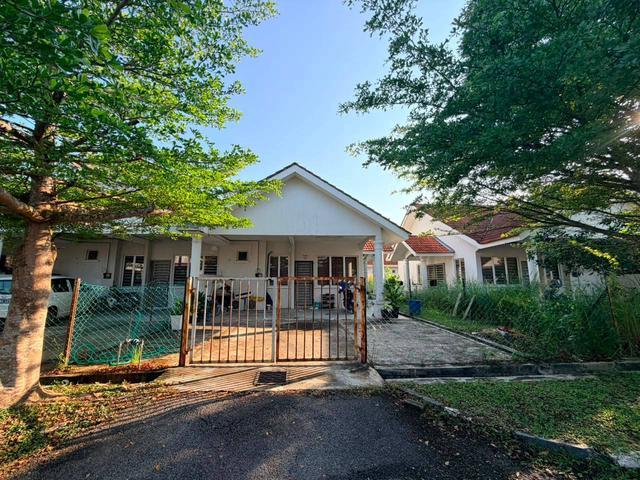 Teres Setingkat Taman Akasia Bukit Mentok Kemaman