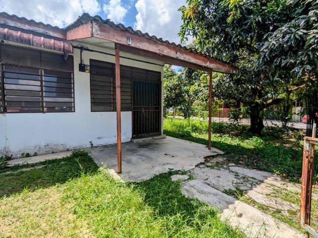 Teres Setingkat Taman Kobis Lunas