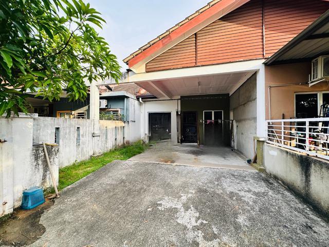 Teres Setingkat Taman Ixora Salak Tinggi Sepang