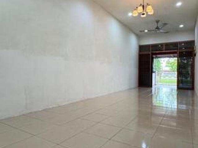 Teres Setingkat Taman Lagenda Open Facing