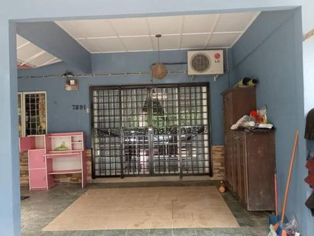 Teres setingkat taman siantan