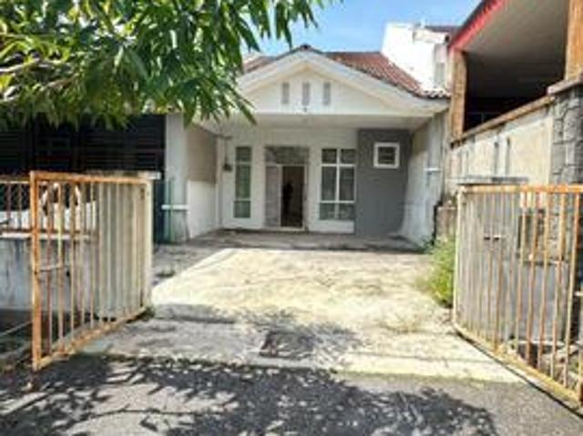 Teres Setingkat Taman Sri Indah Merbok