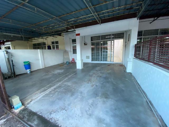 Teres Setingkat Taman Tunku Sarina Bandar Darulaman