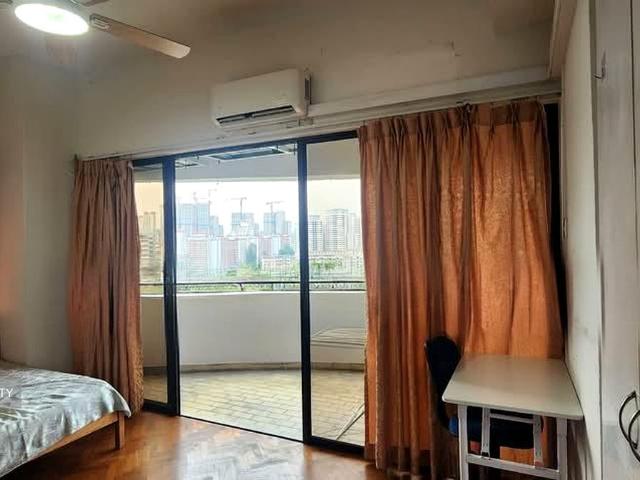 Teresa Ville D4, Condominium