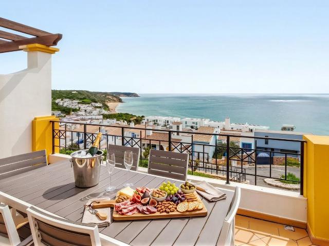 Terminou com um excelente padrão, ar condicionado por toda p. 90m² Vila do Bispo e Raposeira