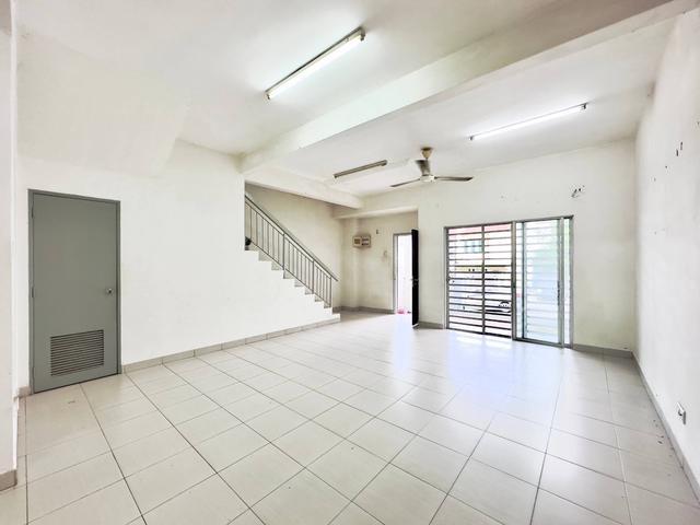 TERMURAH AMAN PUTRISeksyen U17 Sg Buloh 2 Storey Freehold