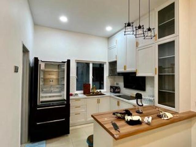 TERMURAH CANTIKFULL LOAN Townhouse Taman Tasik Puchong