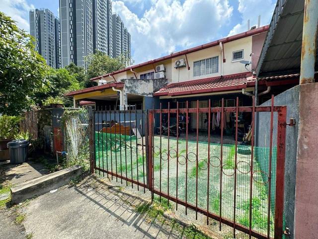 TERMURAH DEKAT SURAU 2 Storey House Taman Puchong Utama