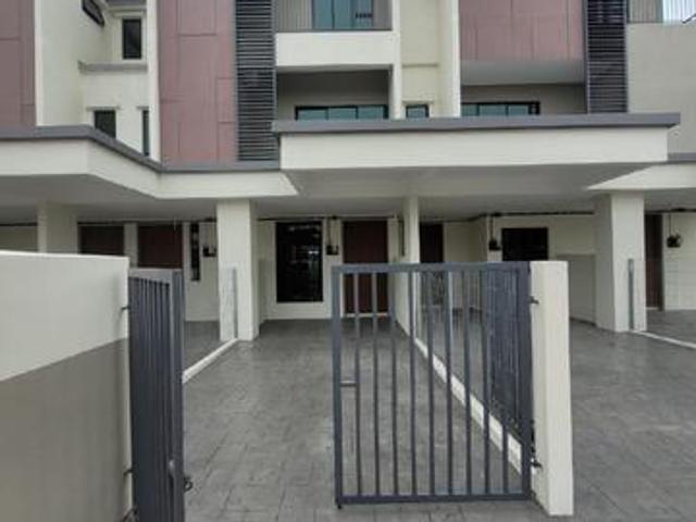 TERMURAH Lower Floor Elegan Residensi Puchong 3R2B