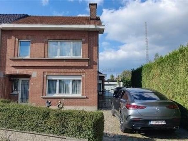 TERNAT: Maison spacieuse avec 4 chambres, garage et jardin