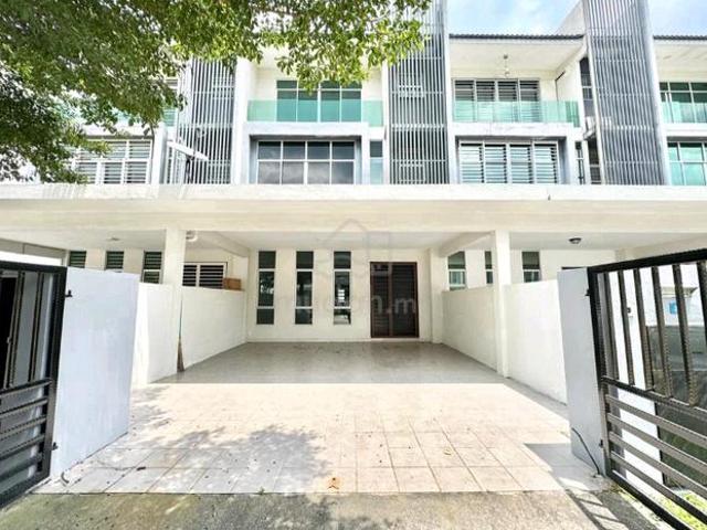 Terpaling Murah Below Market 3 Storey Bangi Avenue Near Ukm Uis Bangi