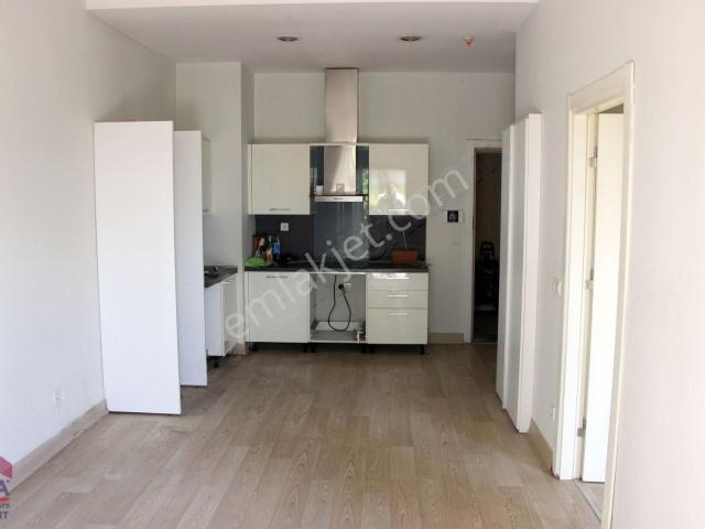 Terrace Mix Havuzlu Güvenlikli Metrobüse Yakın Bahçe Kat 1+1