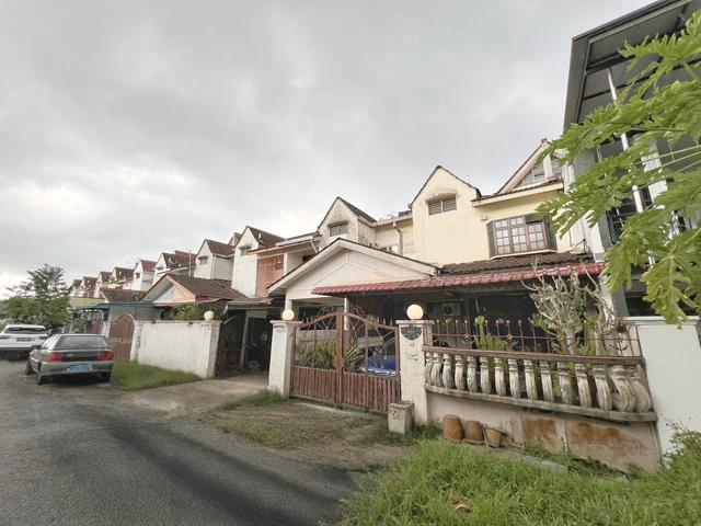 Terrace House in Good Prime Area near TOPPEN Taman Desa Jaya Tebrau