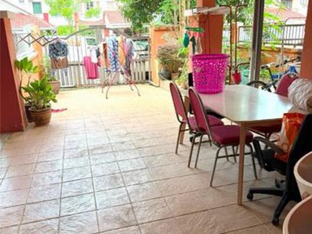 Terrace House Puchong Hartamas Good Location Free Hold
