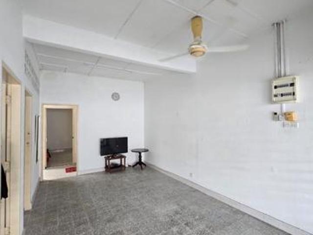 Terrace house 10 mins walk from LRT station