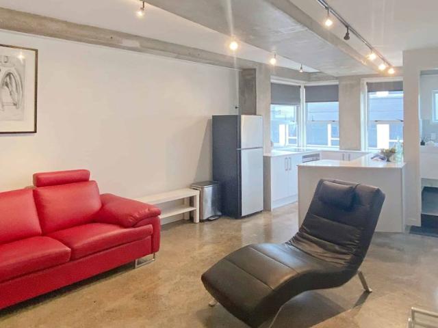 Terrace Towers Studio: Sunlit Urban Retreat in the Heart of Parnell