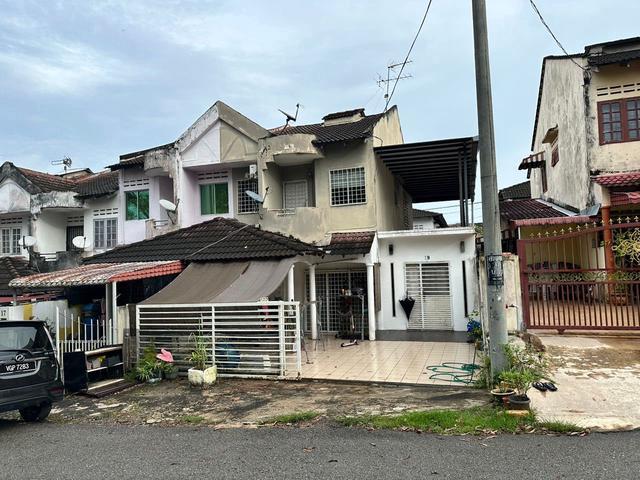 Terraced House End Lot For Sale