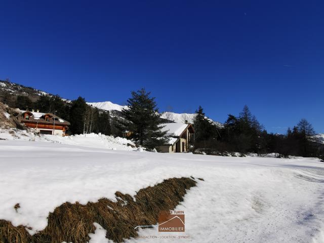 TERRAIN AU COEUR DE LA STATION