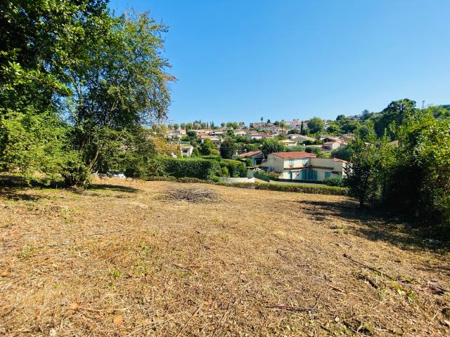 Terrain avec pc accordé pour 2 villas à La Colle Sur Loup 06