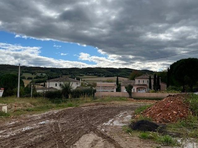 TERRAIN A ANNEYRON