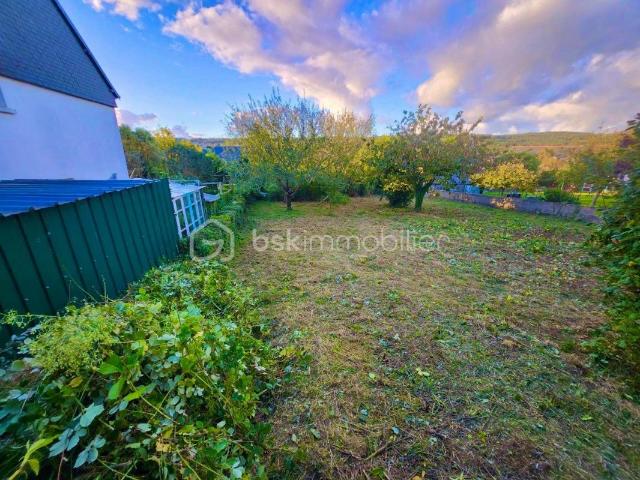 Terrain à bâtir 567 m² – Vue dégagée sur le Menez Hom, à 5 min des plages ! – Plomodiern