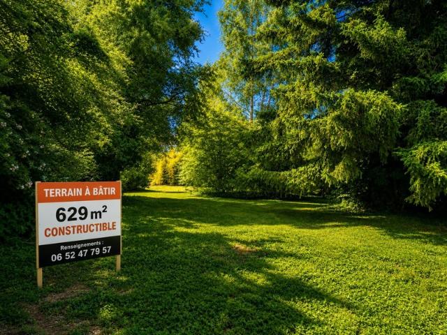 Terrain à bâtir 629 m² – Le calme d'un village, toutes les commodités à quelques minutes