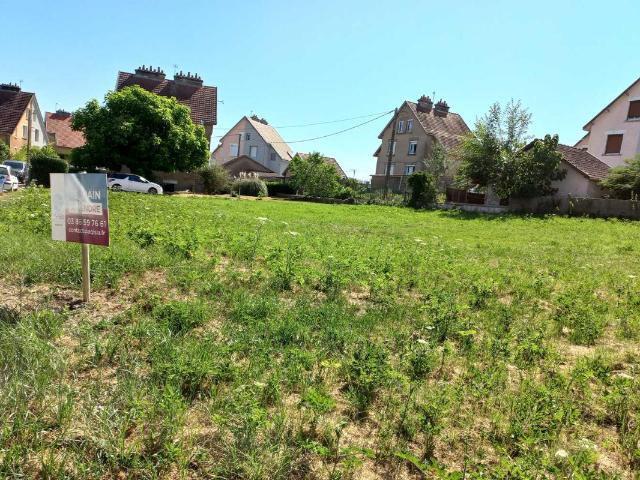 Terrain à bâtir 750 m²