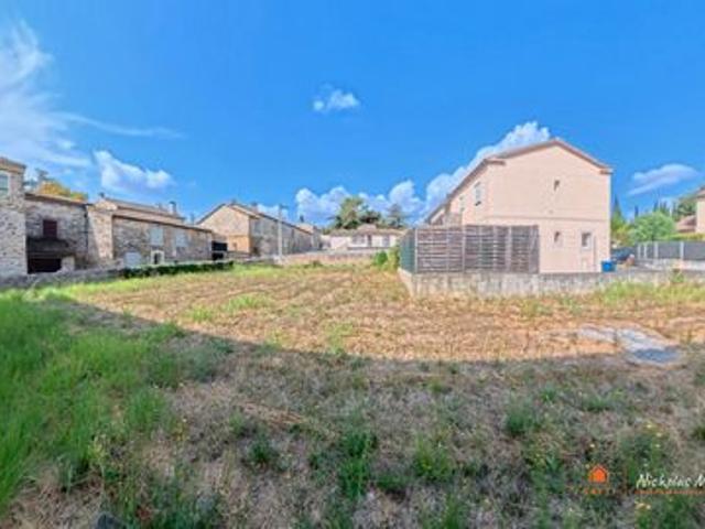 Terrain à bâtir 828 m² — cœur du village de Brignon 30 — constructible & piscinable
